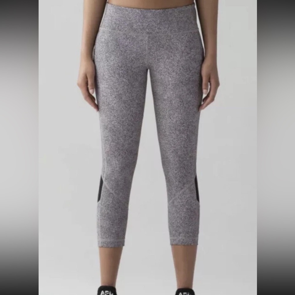 Lululemon Pace Rival Crop leggings size 10 sea spray alpine white dark chrome
